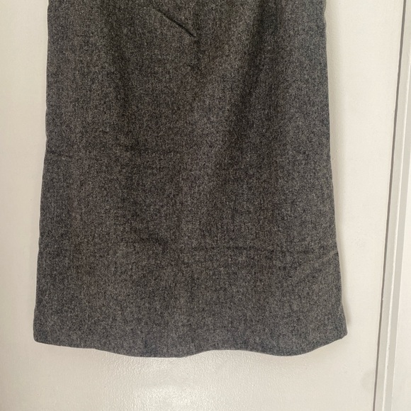 Safe Harbor Women’s gray wool 2piece suit with polyester liner. Blazer and skirt - Picture 7 of 7